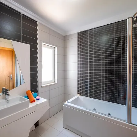 Villa Holiday Home In Albufeira Near Sao Rafael Beach *